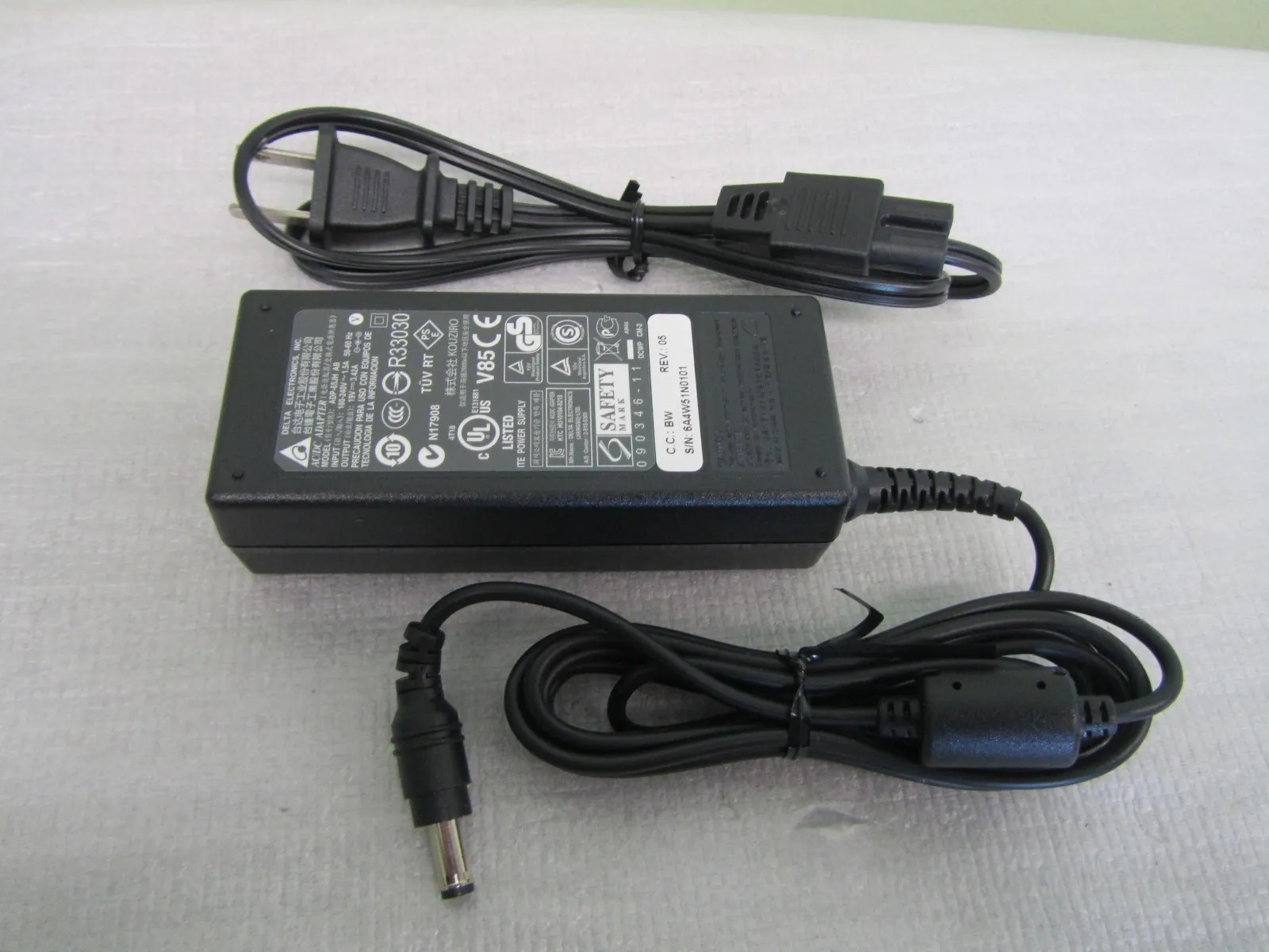 *Brand NEW*ORIGINAL DELTA ADP-65JH AB 19V 3.42A 65W AC ADAPTER Power Supply